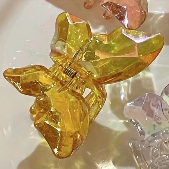 Y2K Vintage Look Amber Butterfly Hair Clip Acrylic Thick Hair Women and Girls - Picture 1 of 3